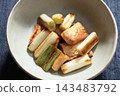 Stir-fried green onions and fried tofu in soy sauce 143483792
