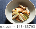 Stir-fried green onions and fried tofu in soy sauce 143483793