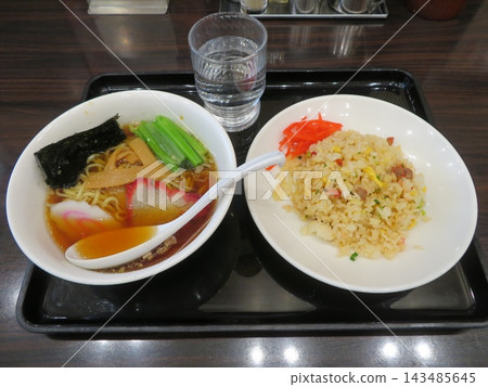 Ramen fried rice Ramen fried rice 143485645