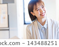 年輕的商界女強人 143488251
