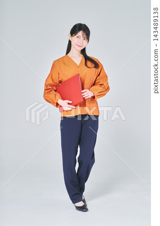 一個女人與一個文件 一個女人與一個文件 143489138