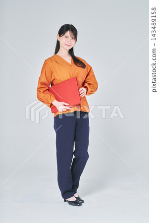 一個女人與一個文件 一個女人與一個文件 143489158