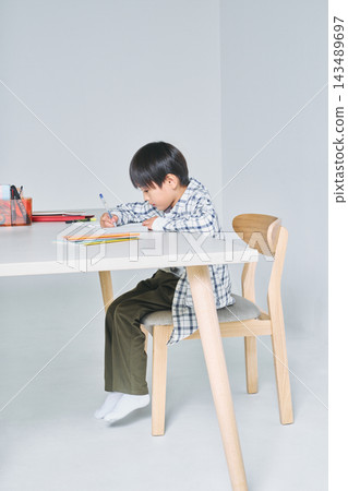 男孩在學習 男孩在學習 143489697