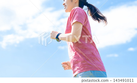 女子跑步-秋季運動 女子跑步-秋季運動 143491011