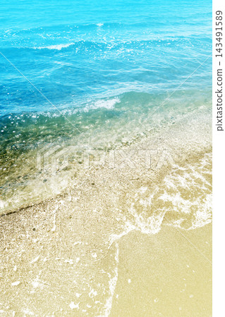 白色沙子海灘和藍色海 白色沙子海灘和藍色海 143491589