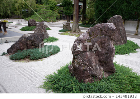 長野縣下諏訪町慈雲禪寺的石庭 長野縣下諏訪町慈雲禪寺的石庭 143491938
