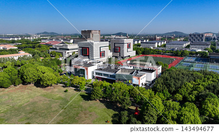 春季上海現代化大學校園鳥瞰圖。 春季上海現代化大學校園鳥瞰圖。 143494677