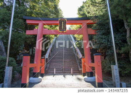 福岡縣久留米市寶神社的紅色鳥居與階梯 143497235