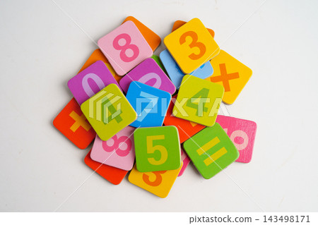 Number wood block cubes for learning Mathematic, education math. Number wood block cubes for learning Mathematic, education math. 143498171