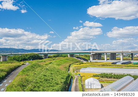 京都府京城陽市新名神高速公路木津川風景 京都府京城陽市新名神高速公路木津川風景 143498320
