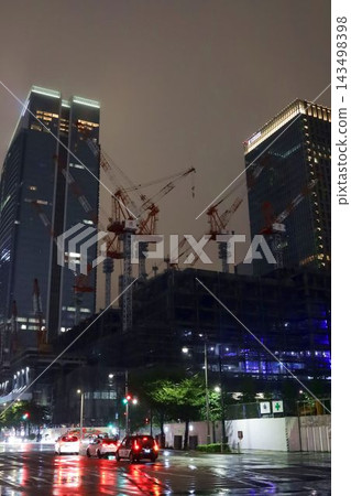 東京車站週邊夜景,建築工地起重機 東京車站週邊夜景,建築工地起重機 143498398