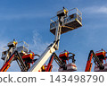 Articulate boom lift with blue sky background, Aerial platform lift telescopic boom lift hydraulic boom lift, Mobile construction crane, Construction boom lifts 143498790