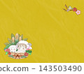 手繪背景，描繪了一隻小羊羔和一個穿著綿羊服裝的幼兒，背景是新年裝飾品，包括門松（松竹裝飾品）和梅花。 143503490
