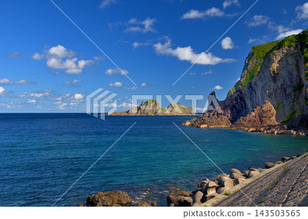 北海道 - 位於北海道神內村西之河原,是一處只能乘船到達的僻靜聖地,那裡有一座寺廟 (2) 北海道 - 位於北海道神內村西之河原,是一處只能乘船到達的僻靜聖地,那裡有一座寺廟 (2) 143503565