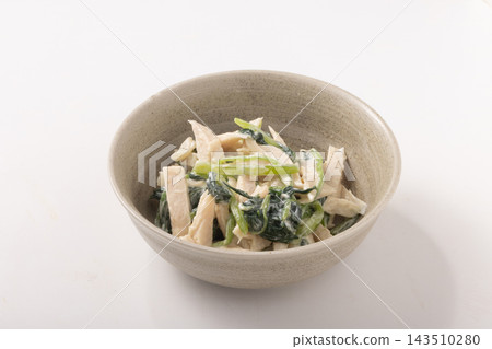 雞肉沙拉佐菠菜和蛋黃醬 雞肉沙拉佐菠菜和蛋黃醬 143510280