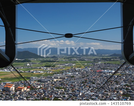 A view of the castle town through the cable car frame! A vast, panoramic view from the Omihachiman Hachimanyama Ropeway. A view of the castle town through the cable car frame! A vast, panoramic view from the Omihachiman Hachimanyama Ropeway. 143510769