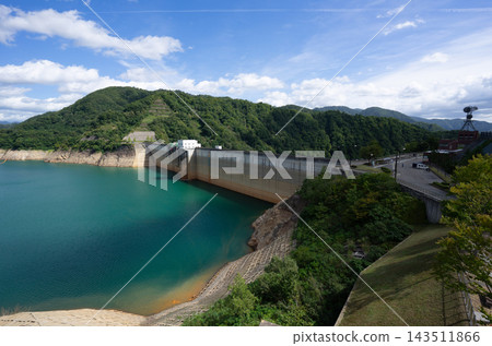 Akita Prefecture: Tamagawa Dam and Hosen Lake in Autumn Akita Prefecture: Tamagawa Dam and Hosen Lake in Autumn 143511866