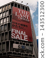 A giant red sign advertising a closing sale was displayed on the wall of the Seibu Shibuya store. 143512300