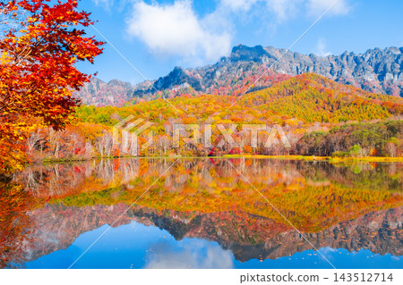 Kagamiike和Togakure山(秋天) Kagamiike和Togakure山(秋天) 143512714