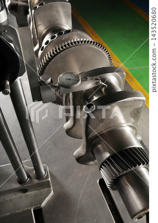 Precise measurement on the crankshaft Precise measurement on the crankshaft 143520680