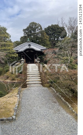 桂離宮、花園殿、私人佛殿、佛殿、瓦頂、珠寶裝飾、石燈籠、燈籠、土橋、階梯、通往神社的路 143521394