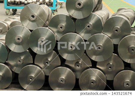 New engine crankshaft. Spare part. New engine crankshaft. Spare part. 143521674