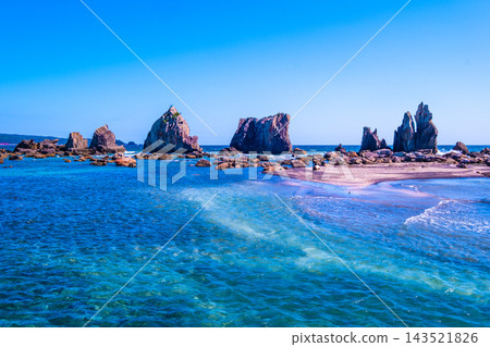 Hashigui-iwa Rock Formations, Wakayama Prefecture Hashigui-iwa Rock Formations, Wakayama Prefecture 143521826