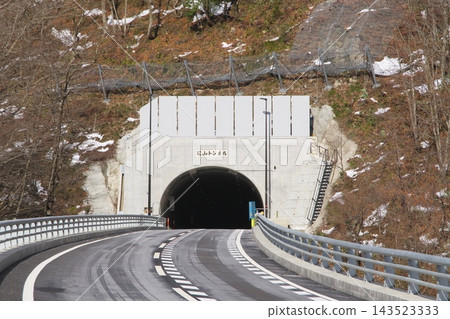 Kanmuriyama Tunnel, Tsukagawa, Ibigawa-cho, Ibi-gun, Gifu Prefecture Kanmuriyama Tunnel, Tsukagawa, Ibigawa-cho, Ibi-gun, Gifu Prefecture 143523333