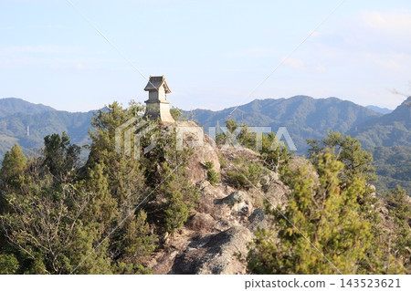 山頂的聖地 143523621