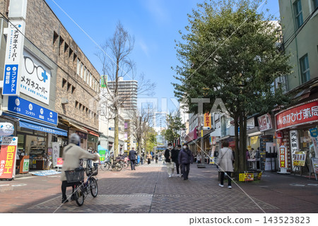 橫濱市中區關內站附近伊勢佐木町商店街和伊勢佐木商場的街景 橫濱市中區關內站附近伊勢佐木町商店街和伊勢佐木商場的街景 143523823
