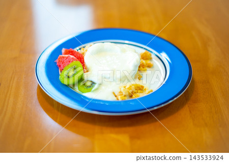 Fresh fruit and yogurt 143533924