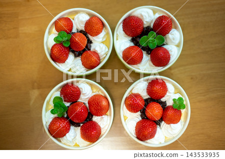 Seasonal strawberries and a fusion of Japanese and Western cup desserts Seasonal strawberries and a fusion of Japanese and Western cup desserts 143533935
