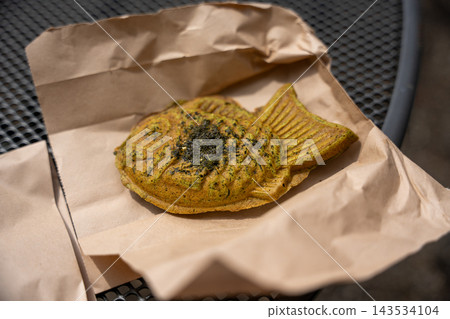 Enjoy matcha taiyaki outdoors Enjoy matcha taiyaki outdoors 143534104