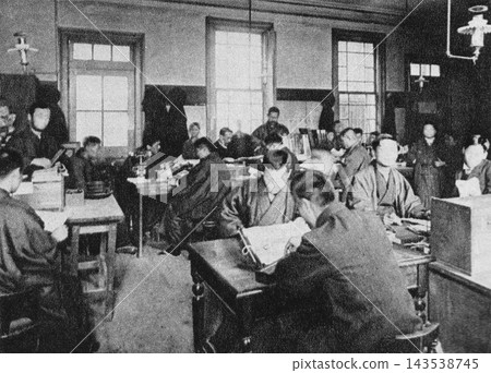 老照片,1897-1906 年,大阪市,大阪每日新聞銷售部門。 老照片,1897-1906 年,大阪市,大阪每日新聞銷售部門。 143538745
