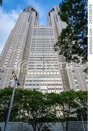 藍天與東京都廳 藍天與東京都廳 143539076