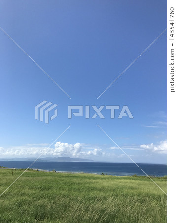 地理位置優越,可俯瞰熱帶地區廣闊的自然美景和海洋。 地理位置優越,可俯瞰熱帶地區廣闊的自然美景和海洋。 143541760