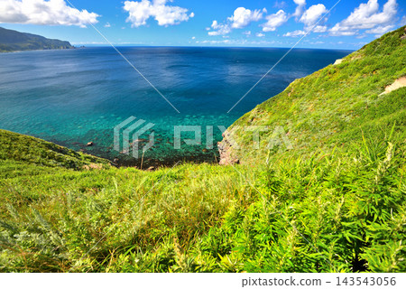 從北海道積丹半島神威岬的步道上可以看到的積丹藍海-北海道積丹町(8) 從北海道積丹半島神威岬的步道上可以看到的積丹藍海-北海道積丹町(8) 143543056
