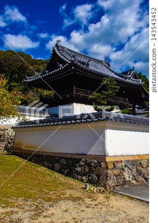 宇治川和弘勝寺。釋迦牟尼佛主像的祝福:願望成真、辟邪、好運連連、繁榮昌盛。 宇治川和弘勝寺。釋迦牟尼佛主像的祝福:願望成真、辟邪、好運連連、繁榮昌盛。 143543452