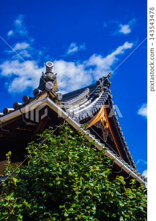 宇治川和弘勝寺。釋迦牟尼佛主像的祝福：願望成真、辟邪、好運連連、繁榮昌盛。 143543478