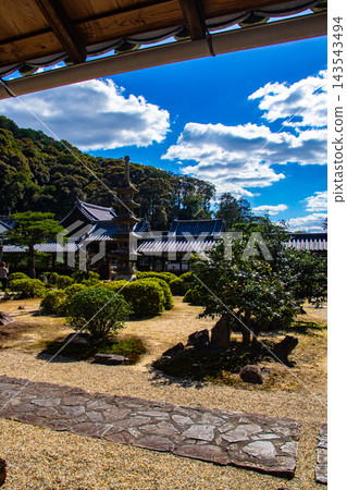 宇治川和弘勝寺。釋迦牟尼佛主像的祝福：願望成真、辟邪、好運連連、繁榮昌盛。 143543494
