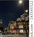 東京車站和丸之內摩天大樓在夜空的襯托下顯得格外美麗。 143545522