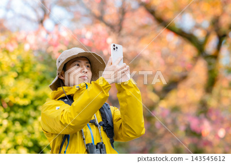健行、戶外活動、智慧型手機 143545612