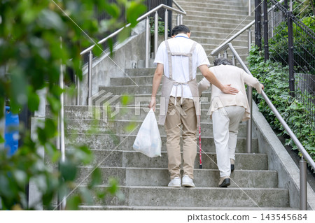 為老年人和老年護理人員提供購物協助服務。 為老年人和老年護理人員提供購物協助服務。 143545684