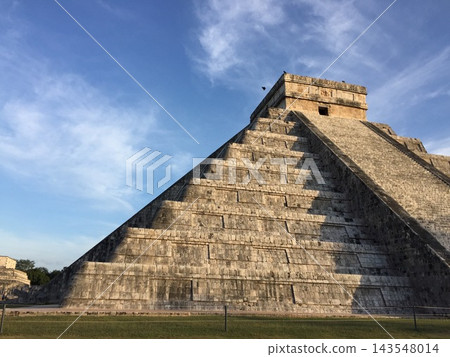 Castillo of Chichen Itza, a World Heritage Site in Mexico Castillo of Chichen Itza, a World Heritage Site in Mexico 143548014