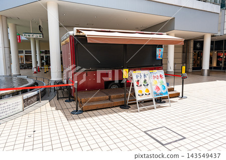 神奈川縣橫濱市青葉區美丘玉廣場露台的刨冰餐車 神奈川縣橫濱市青葉區美丘玉廣場露台的刨冰餐車 143549437