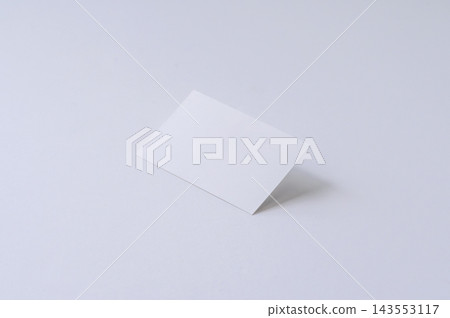 白色背景和一張白色卡片 白色背景和一張白色卡片 143553117