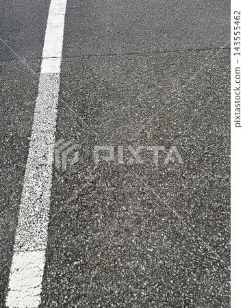 【城市景觀：瀝青與線條的極簡抽象攝影】 143555462