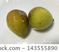 Freshly picked figs 143555890