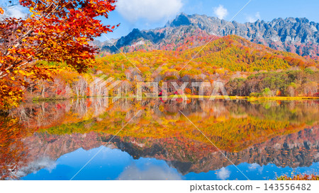 Kagamiike和Togakure山(秋天) Kagamiike和Togakure山(秋天) 143556482