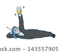 一幅中年上班族喝啤酒喝醉的插圖。 143557905